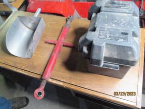 lot 96 image: Oversized scoop, battery box and 3-...