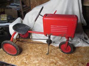 lot 9 image: Antique Red Metal, chain driven chi...