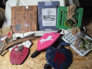 lot 14 image: Heavy duty tote full of wood decor ...