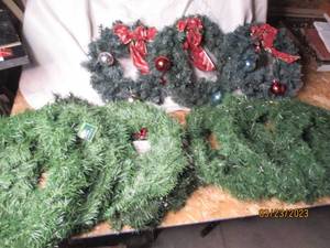 lot 15 image: Lot of assorted Christmas wreaths, ...