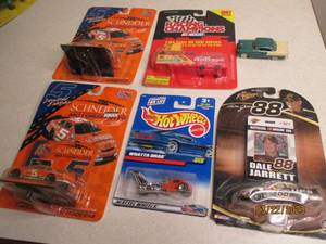 lot 103 image: Lot of (6) Collectible die cast car...