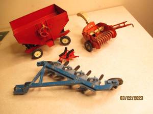 lot 107 image: 116 scale die cast farm wagon, 16...