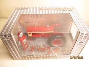 lot 127 image: Ertl Collectible Die castCase Resto...