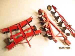 lot 136 image: Vintage Ertl Collectible Die cast I...