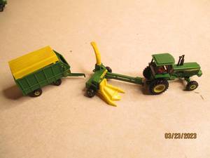 lot 139 image: Collectible Die cast Ertl John Deer...