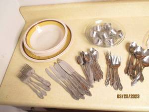 lot 153 image: International Silver Cos NuStone s...
