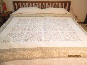 lot 165 image: Decoratively cut Wood King Size Hea...