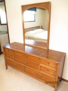 lot 167 image: Vintage Drexel 8-drawer long dresse...