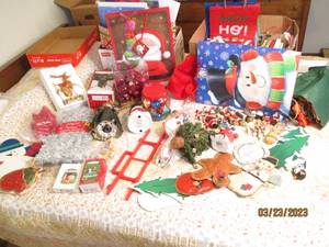 lot 178 image: Huge lot of Assorted Christmas figu...