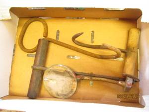 lot 193 image: (2) Antique hand held Bale grapplin...