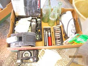 lot 198 image: Variety lot with Hand mixer, antiqu...