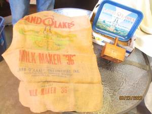 lot 207 image: Vintage Land O Lakes tin serving tr...