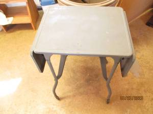 lot 216 image: Vintage Metal drop-side rolling typ...