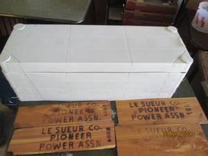 lot 232 image: Plastic garage-style Storage shelf ...