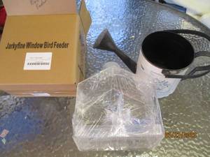 lot 254 image: New in box Clear Window Bird feeder...