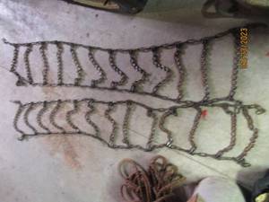lot 303 image: Set of 2 pick up tire chains for un...