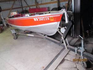 lot 3 image: 14 Aluminum Lund Fishing boat with...