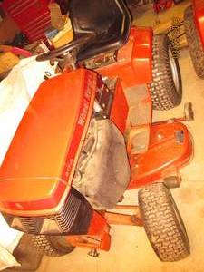 lot 1 image: Vintage Wheel Horse 417-A Automatic...