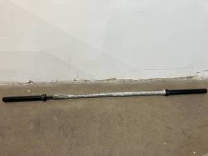 lot 39 image: 45LB Olympic Bar