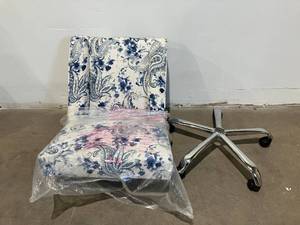 lot 62 image: OSP Home Furnishings - Westgrove Managers Chair - Blue Paisley