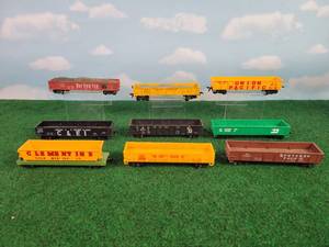 lot 527 image: (9) HO Scale Gondola Rail Cars