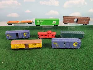 lot 528 image: (9) Assorted HO Scale Rail Cars