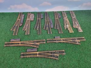 lot 533 image: (10) HO Scale 9 Brass or Nickel Silver Right Switches