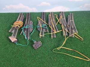 lot 534 image: (4) HO Scale 9 Steel Powered Left Switches & (2) HO-Gauge 9 Steel Powered Right Switches