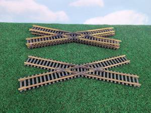 lot 535 image: (4) HO Scale Brass 30° Crossings - AHM Model 2556