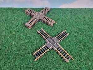 lot 536 image: (4) HO Scale Brass 90° Crossings