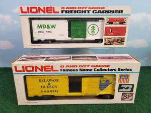 lot 553 image: (2) LIONEL OO27 Scale MD&W Box Car and Delaware & Hudson Box Car Rail Cars