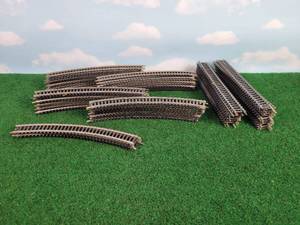 lot 581 image: (44) 9 Steel 18 Radius Curve HO Scale Track & (22) 9 Steel Straight HO-Scale Track Sections