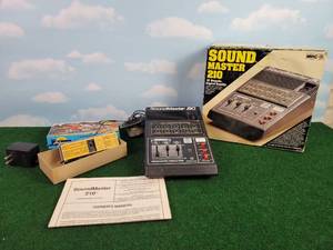 lot 504 image: MRC Soundmaster 210 w Union Pacific Onboard Speaker Car and Fixed Speaker