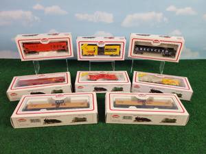 lot 584 image: (8) Model Power HO Scale Rail Cars in Boxes