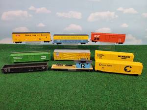 lot 587 image: (9) Assorted HO Scale Rail Cars