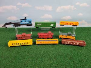 lot 589 image: (9) Assorted HO Scale Rail Cars