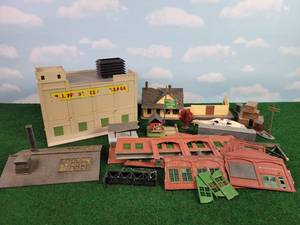 lot 593 image: Lot of Model railroad Layout Buildings - Mostly HO Scale