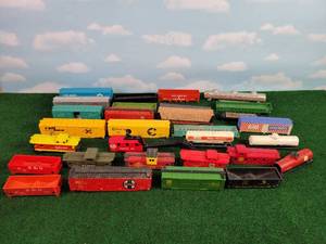 lot 616 image: (30) Assorted HO Scale Railcars for Parts - Great for making a Boneyard in your Layout