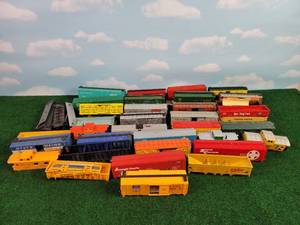 lot 618 image: (33) Assorted HO Scale Railcars for Parts - Great for making a Boneyard in your Layout