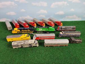 lot 619 image: Lot of Assorted HO Scale Locomotive Shells and Parts