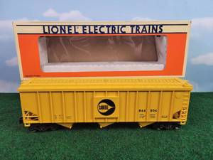 lot 623 image: LIONEL O Scale Cargill 3-Bay Grain Hopper Model 6-17123 Rail Car