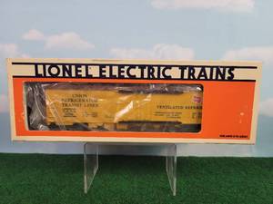 lot 624 image: LIONEL O Scale Milwaukee Road Reefer Model 6-19500 Rail Car