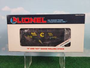 lot 625 image: LIONEL OO27 Scale B&O Chessie Ore Car Model 6-19305 Rail Car