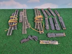 lot 692 image: HO Scale Steel Switches and Actuators - Includes (2) LH & (1) RH  Many Parts