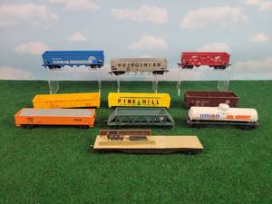 lot 634 image: (10) Assorted HO Scale Rail Cars