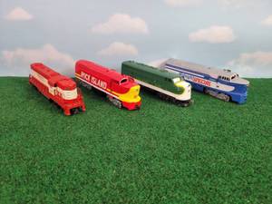 lot 649 image: (4) HO Scale Powered Locomotives Frisco 923, Rock Island, Southern 6133 & Midnight Special 1060