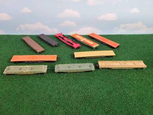 lot 650 image: (10) Assorted HO Scale Flatbed Rail Cars