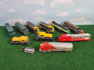 lot 653 image: Lot of Assorted HO Scale Locomotives for Parts