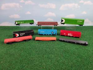 lot 672 image: (9) Assorted HO Scale Rail Cars