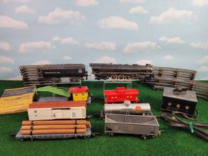 lot 493 image: 1947 American Flyer #332 4-8-4 Steam Locomotive Train Set  - S Scale (316)